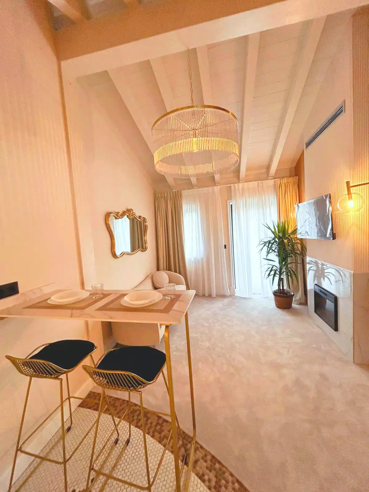 Suite - 8